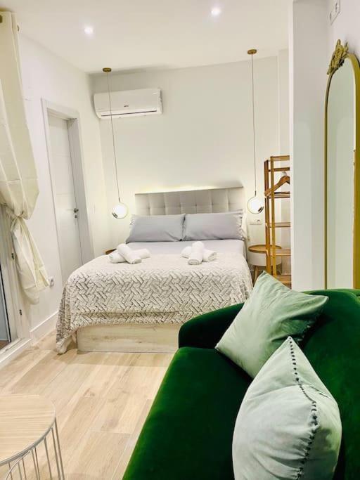 New Luxurious Studio With Patio/Center Apartment Malaga Exterior photo