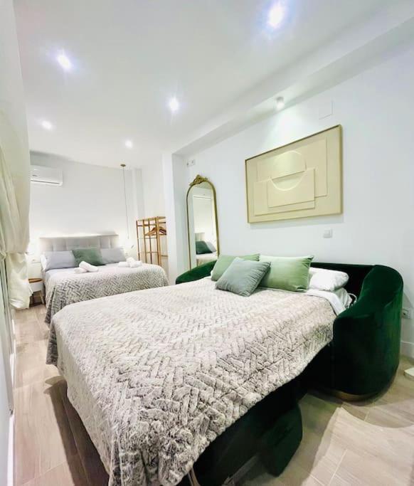 New Luxurious Studio With Patio/Center Apartment Malaga Exterior photo